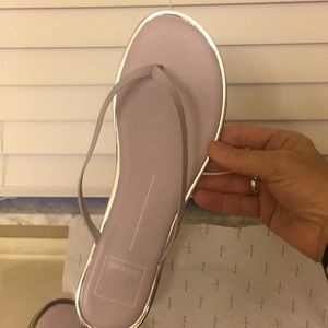 Dolce Vita Shoes - Dolce Vida flip flop. Light lavender. Size 7 Dolce Vita Shoes - Dolce Vida flip flop. Light lavender. Size 7